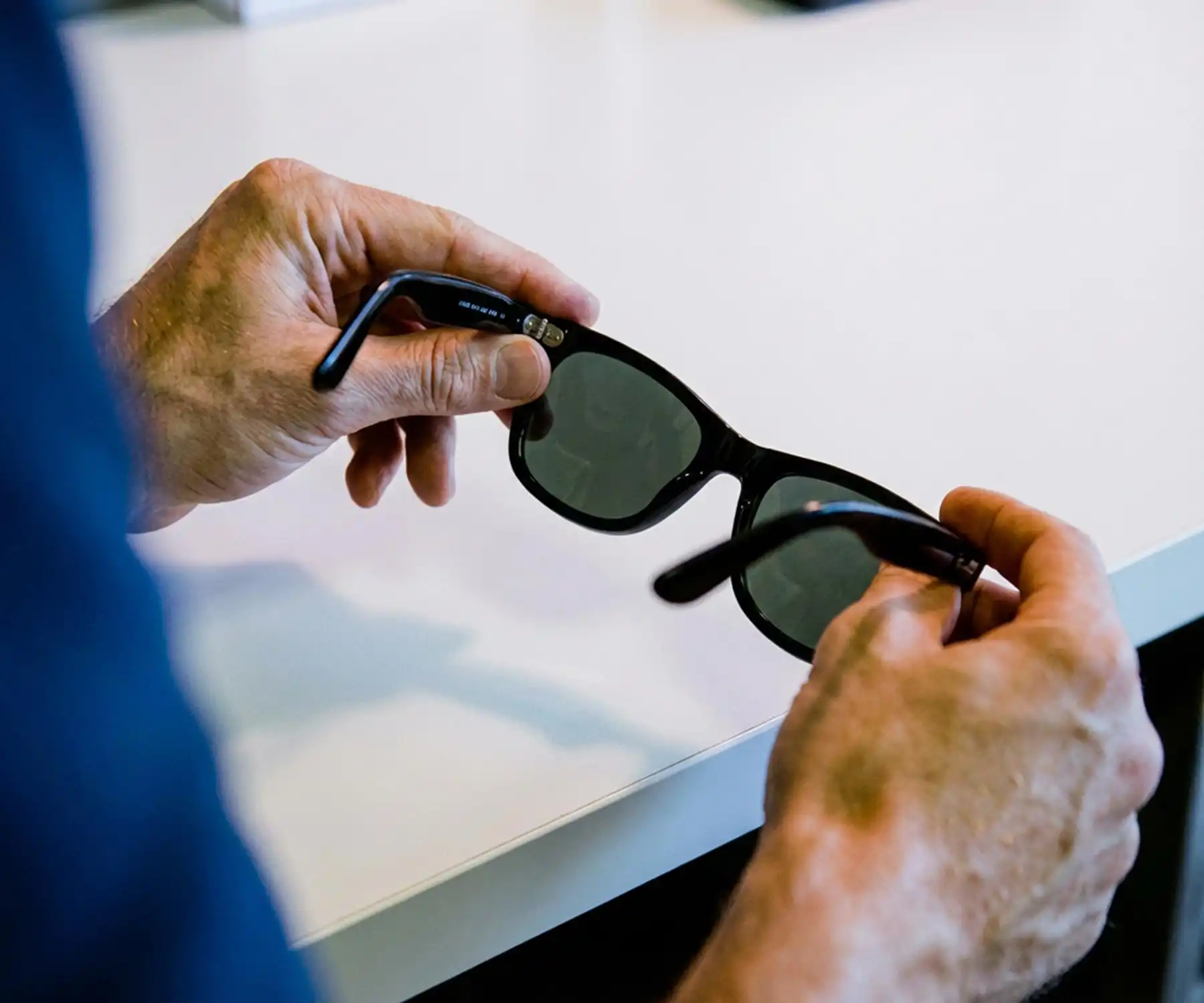 Three steps to identifying any sunglass model Three steps to identifying any sunglass model
