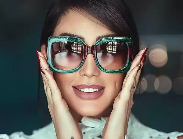 grandes lunettes de soleil carrées