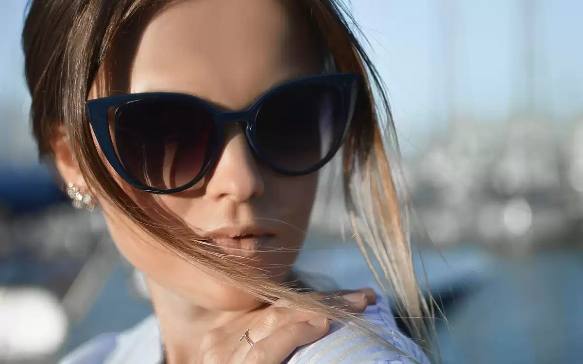 lunettes de soleil semi-cerclées