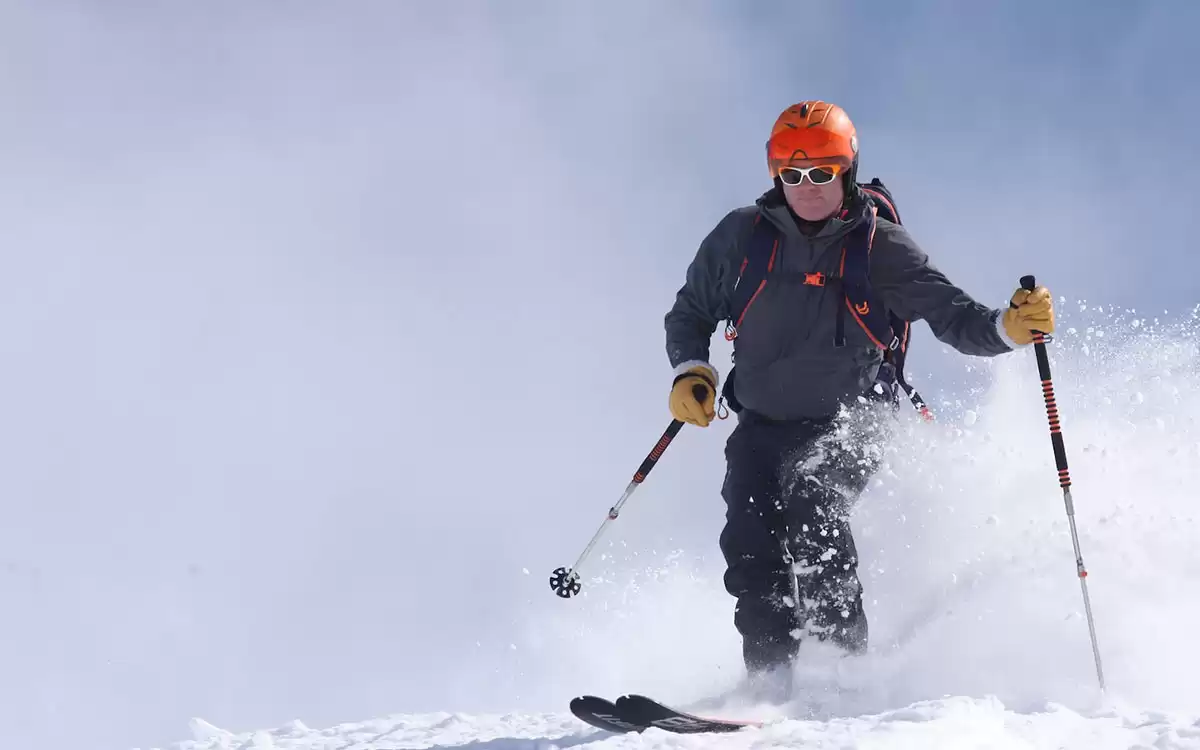 Sonnenbrille mit Seitenschutz zum Skifahren