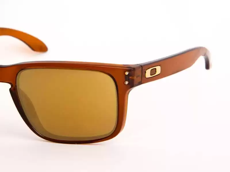Gafas de sol Oakley con logo en el brazo