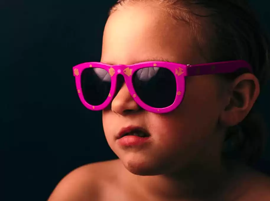 gafas de sol infantiles con montura colorida