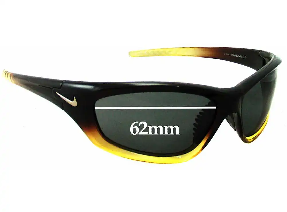 Sunglass Fix Verres de Remplacement pour Nike EV0251 Overpass - 62mm Wide Sunglass Fix Verres de Remplacement pour Nike EV0251 Overpass - 62mm Wide