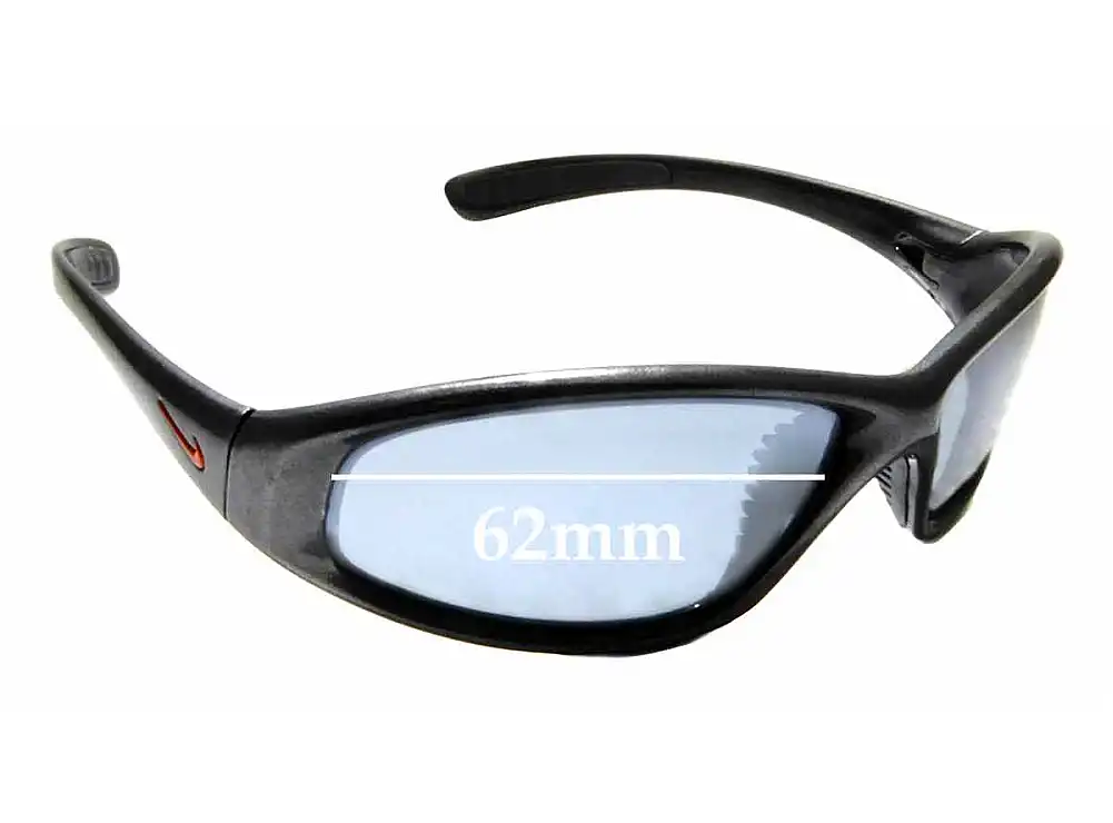 Sunglass Fix Verres de Remplacement pour Nike EV0015 Tarj Square R - 62mm Wide Sunglass Fix Verres de Remplacement pour Nike EV0015 Tarj Square R - 62mm Wide