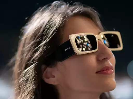 woman wearing Gucci sunglasses woman wearing Gucci sunglasses