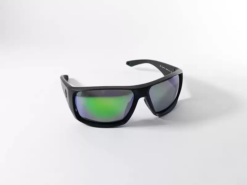 3 paires de lunettes de soleil noires