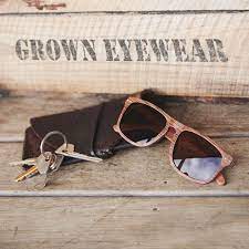 Grown eyewear