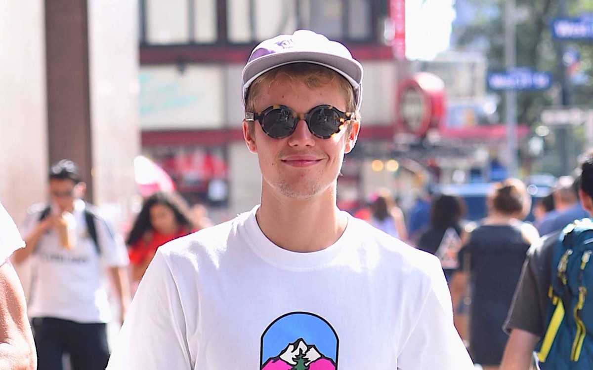 Justin Bieber With His Own Signature Sunglasses