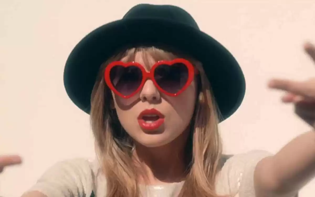 Let Your Eyes Do the Talking on Valentine's Day