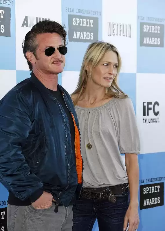 Sean Penn wearing ray ban aviator sunglasses Sean Penn wearing ray ban aviator sunglasses