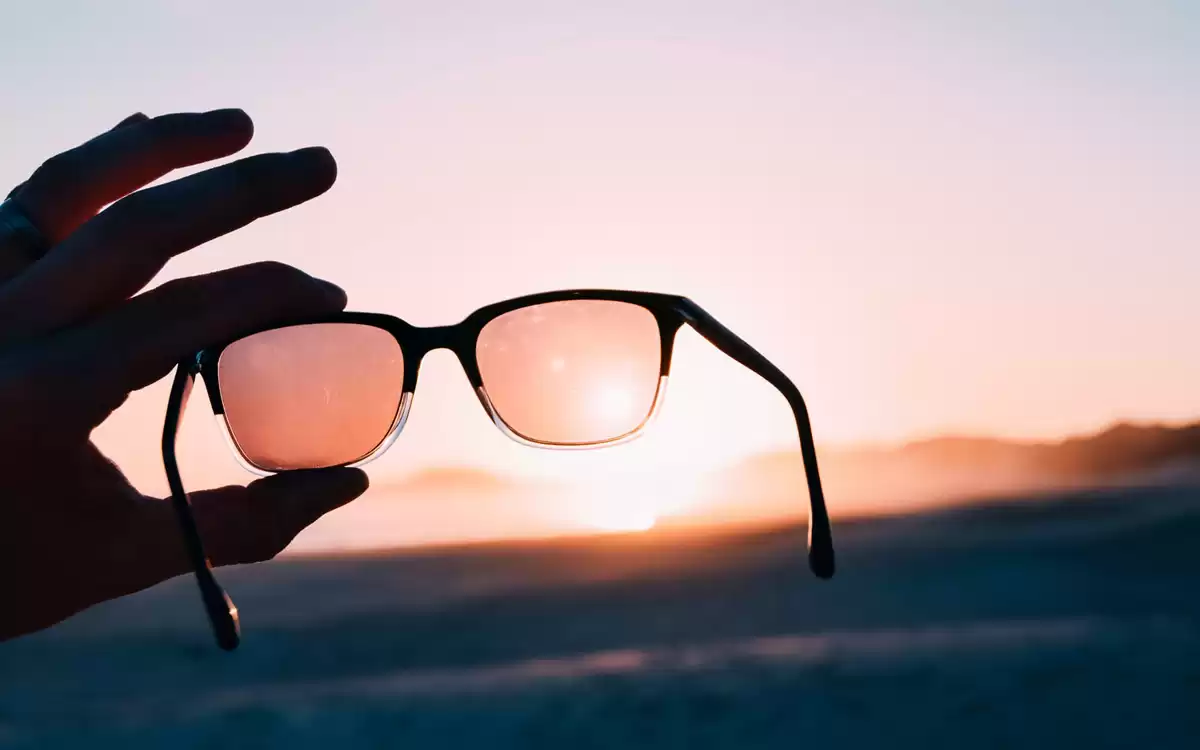 Testing Sunglasses Glare in the Sun Testing Sunglasses Glare in the Sun